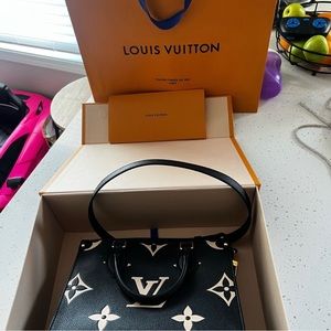 LV Bag for sale! Receipt and original gift box available as well.